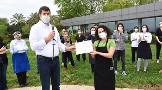 Türkiye’nin En İyi Şefleri Pişirdikleri Yemekleri Kadıköylü Komşularına Dağıttı