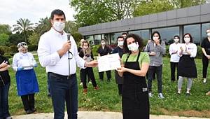 Türkiye’nin En İyi Şefleri Pişirdikleri Yemekleri Kadıköylü Komşularına Dağıttı