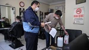 Ümraniye'de Berber Ve Kuaförlere Hijyen Seti Dağıttı