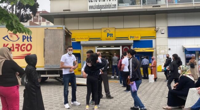Ümraniye ve Sancaktepe'deki PTT önlerinde metrelerce kuyruk