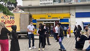 Ümraniye ve Sancaktepe'deki PTT önlerinde metrelerce kuyruk