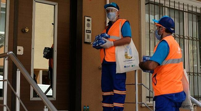 ÜSKÜDAR BELEDİYESİ “YENİ NORMAL” SÜREÇ İÇİN HER EVE BİR KUTU MASKE DAĞITIYOR