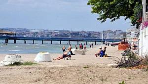 Yer: İstanbul! Sokağa çıkma yasağına rağmen denize girdiler