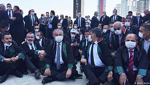 Baroların oturma eylemi bütün gece sürdü