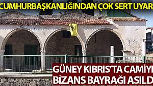Güney Kıbrıs'ta camiye Bizans bayrağı asıldı