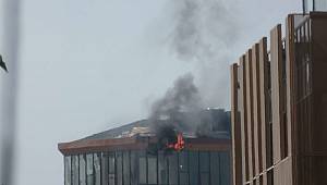 Kadıköy'de 10 katlı iş merkezinde yangın