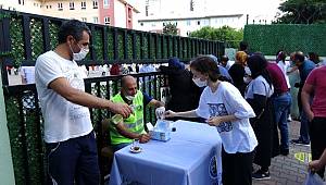 Kartal Belediyesi'nden, YKS öncesi öğrecilere maske, su ve kolonya ikramı