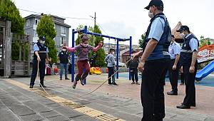 Pendik de zabıta abileri ip salladı, çocuklar atladı