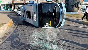 Tuzla'da minibüsle otomobil çarpıştı