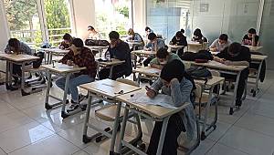 Ümraniye Belediyesi öğrenciler için deneme sınavı yaptı