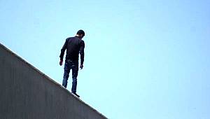 Valilik binasında intihara kalkıştı, polis vazgeçirdi