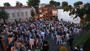 ADALAR DA AÇIKHAVA SİNEMA GÖSTERİMLERİ BAŞLADI