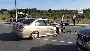 Arnavutköy'de hurdaya dönen otomobilden burnu bile kanamadan çıktı