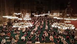 Ayasofya Camii’nde yoğunluk sürüyor