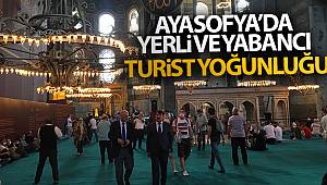 Ayasofya’da yerli ve yabancı turist yoğunluğu