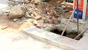 ÇENGELKÖY'DE TARİHİ ÇEŞME YERİNDEN KALDIRILDI