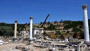 Depremde yıkılan sütunlar, 1881 yıl sonra ayağa kaldırılıyor