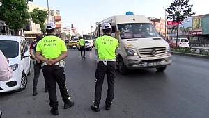 ESENYURT'TA MİNİBÜSTEN 35 YOLCU ÇIKTI