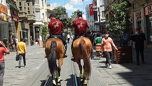 İstiklal Caddesi’nde Atlı Polisler devriye gezdi