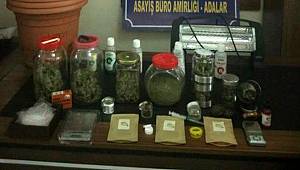 Son dakika haber... Adalar'da kargo ile uyuşturucu teslimatı yapan şahıslar yakayı ele verdi