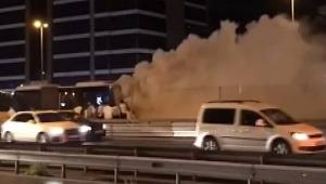 Son dakika! Küçükçekmece'de metrobüste yangın