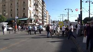 Vatandaşlar Sirkeci'den ilk namaz için Ayasofya Camii'ne akın etti