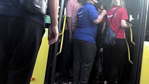 Yer: İstanbul! Metrobüste adım atacak yer kalmadı