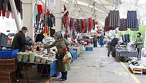 ATAŞEHİR'DE BARBAROS MAHALLESİ YENİ KAPALI PAZARA KAVUŞUYOR