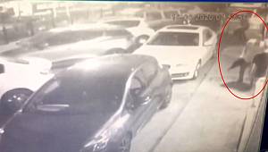 Beyoğlu'nda sokak ortasında yaşanan çatışma kamerada
