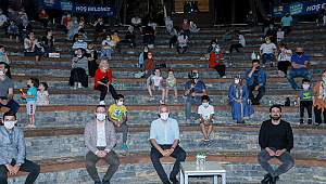 Çekmeköylüler sıcak yaz akşamlarında Çekmeköy Belediyesi'nin sinema günlerinde buluşuyor.