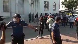 CHP’li Kayışoğlu kendisini yakan esnafı ziyaret etti