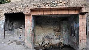 Derik’te 85 yıldır aralıksız akan çeşme için restorasyon isteği