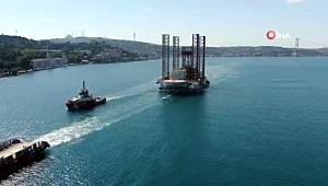 Dev petrol platformu İstanbul Boğazı'ndan geçiyor