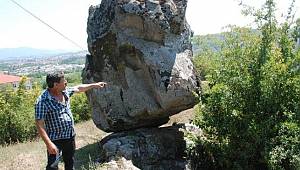 Dik duran kaya şaşırtıyor