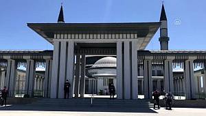 İstanbul Havalimanı camisinde Kovid-19 denetimi