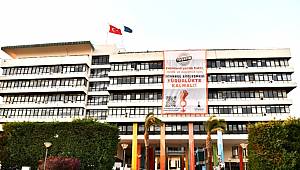 İzmir Büyükşehir Belediyesi'nden karekodlu dev pankart