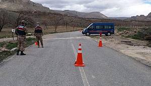 Karantinada olması gereken iki kişi çalışırken yakalandı