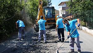 Ümraniye Belediyesi’nin yol bakım ve onarım çalışmaları Elmalıkent Mahallesi’nde sürüyor