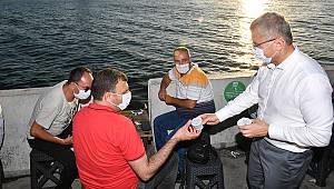 ÜSKÜDAR SAHİLİNDE ARTIK ÇEKİRDEK YERİNE DONDURMA YENİYOR