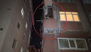 Yıkım kararı olan binanın balkonu çöktü! Bir kişi ağır yaralı!