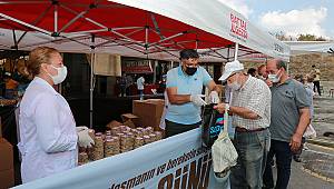 ATAŞEHİRLİLERE AŞURE LEZZETİ İKRAM EDİLDİ