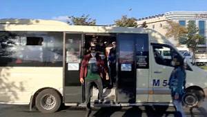 Esenyurt'ta yine aynı manzara; Minibüste ayakta giden 21 yolcu çıktı