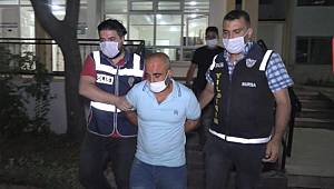 Eşini dokuz yerinden bıçakladı