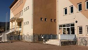 Şehidin adını taşıyan okul ahıra çevrildi