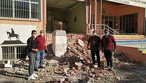 Ata’nın büstüne moloz yığdılar