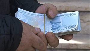 ATM’de unutulan 10 bin lirayı sahibine teslim etti