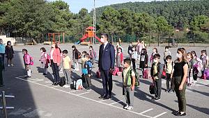 Başkan Gökhan Yüksel, Yüz Yüze Eğitimin İlk Gününde Öğrencileri Yalnız Bırakmadı