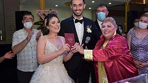 Belediye Başkanı, kızının nikahını kıydı