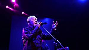 Esenler'de Kültür sanat sezonu Mazhar Alanson şarkılarıyla başladı