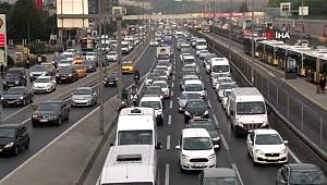 İstanbul'da haftanın ilk günü trafik yoğunluğu yaşandı